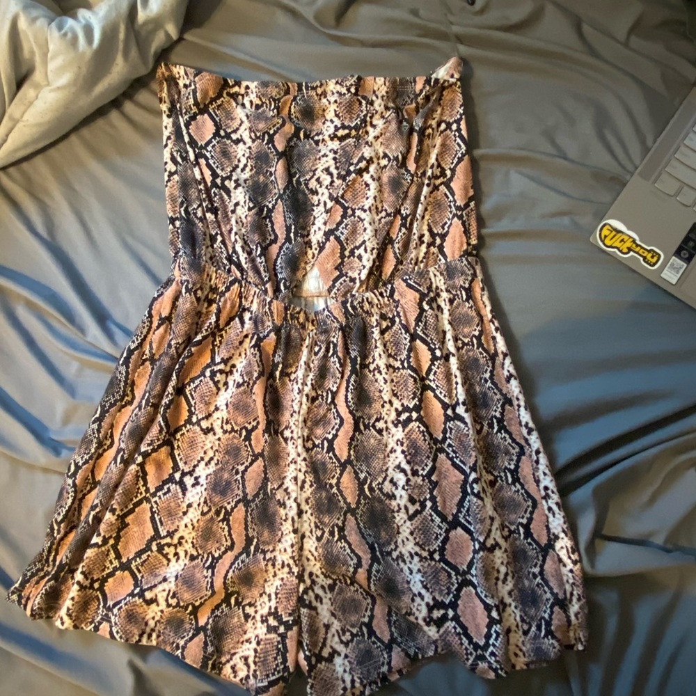 SO CUTE snake skin super comfy worn twice